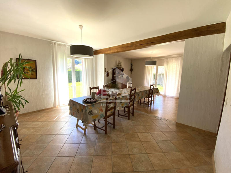 Maison - 207 m² - 9 pièces