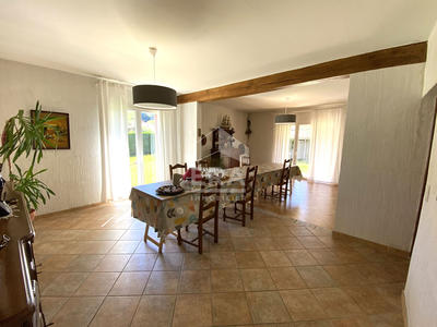 Maison - 207 m² - 9 pièces