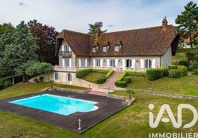 Maison - 230 m² - 8 pièces