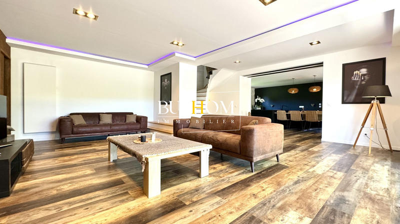 Maison - 240 m² - 7 pièces