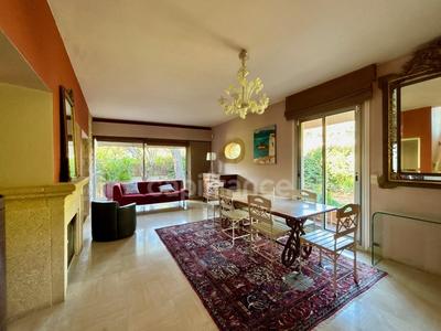 Maison - 245 m² - 10 pièces