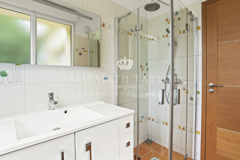 Maison - 450 m² - 11 pièces