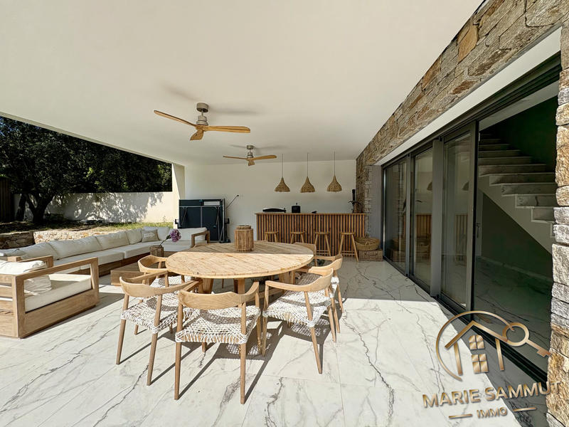 Maison contemporaine - 304 m² - 6 pièces