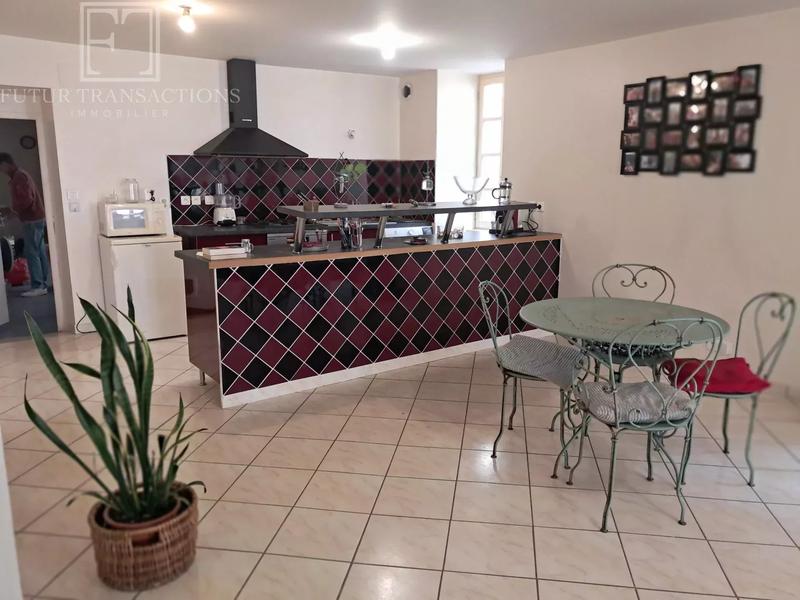 Maison - 243 m² - 7 pièces