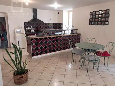 Maison - 243 m² - 7 pièces