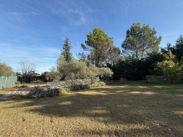 Terrain constructible - 1 088 m²
