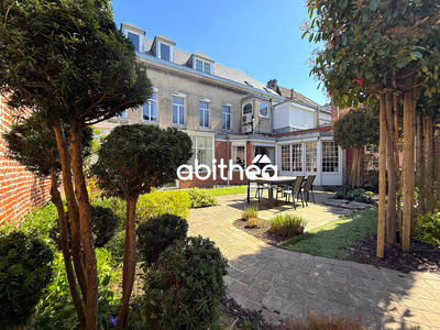 Maison - 370 m² - 12 pièces