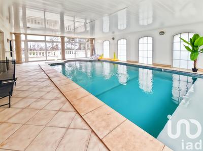 Maison - 230 m² - 9 pièces