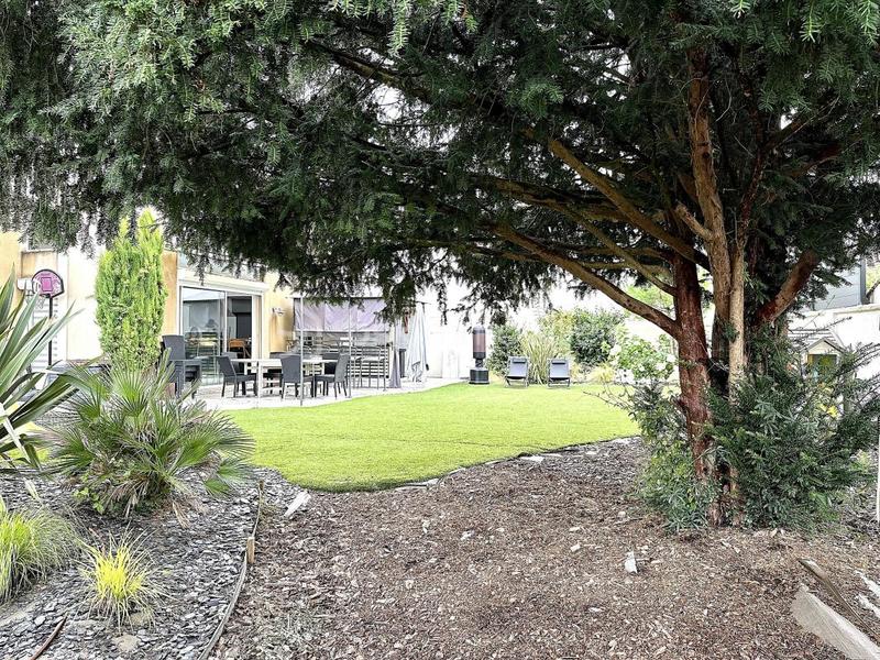 Maison - 265 m² - 8 pièces