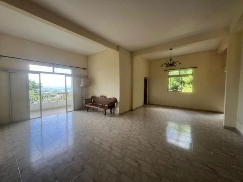 Maison - 438 m² - 11 pièces