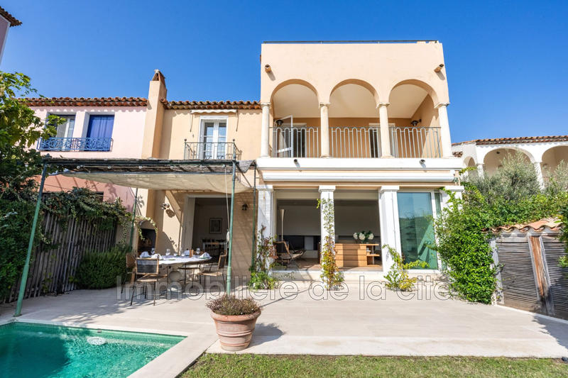 Maison - 225 m² - 5 pièces