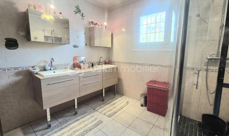 Maison - 297 m² - 10 pièces