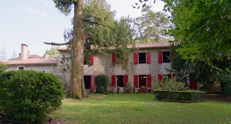 Maison - 360 m² - 8 pièces