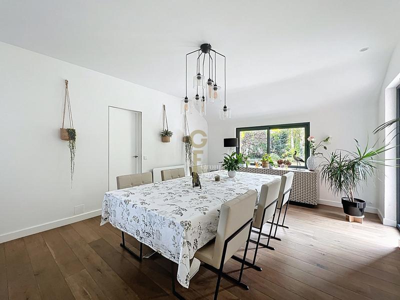 Maison - 245 m² - 9 pièces