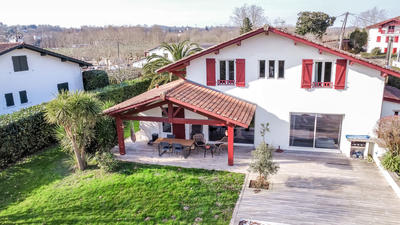 Maison - 250 m² - 7 pièces