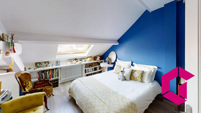 Maison traditionnelle - 220 m² - 8 pièces