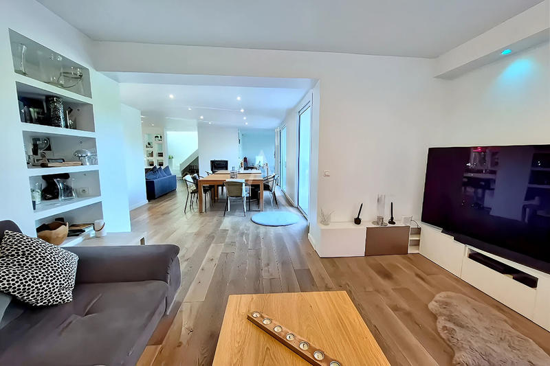 Maison - 214 m² - 9 pièces