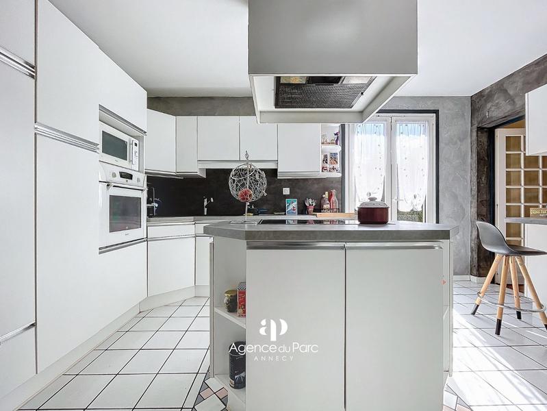 Maison traditionnelle - 185 m² - 8 pièces