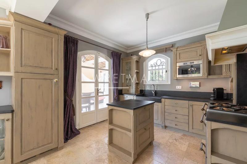 Maison - 280 m² - 7 pièces