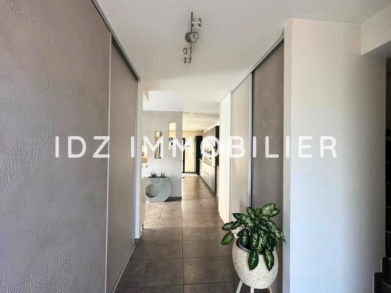 Maison - 268 m² - 9 pièces