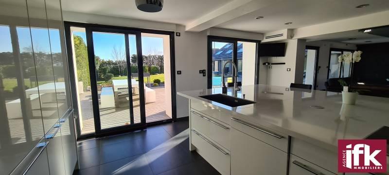 Propriété - 230 m² - 6 pièces