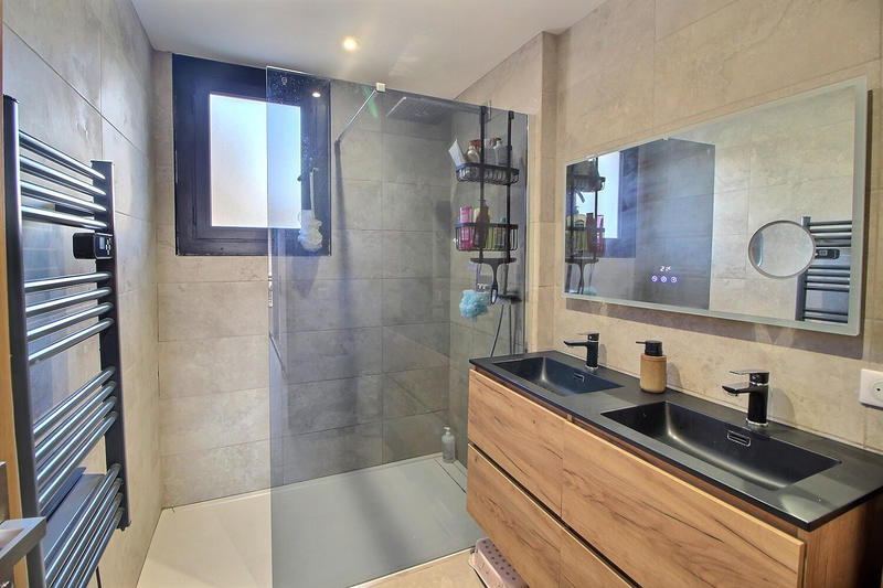 Appartement - 105 m² - 4 pièces