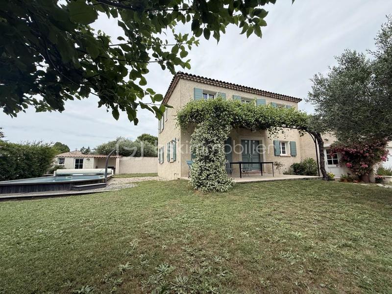 Maison traditionnelle - 131 m² - 6 pièces