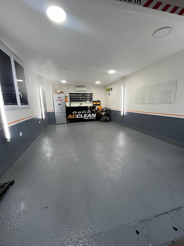 Magasins - 98 m² - 2 pièces