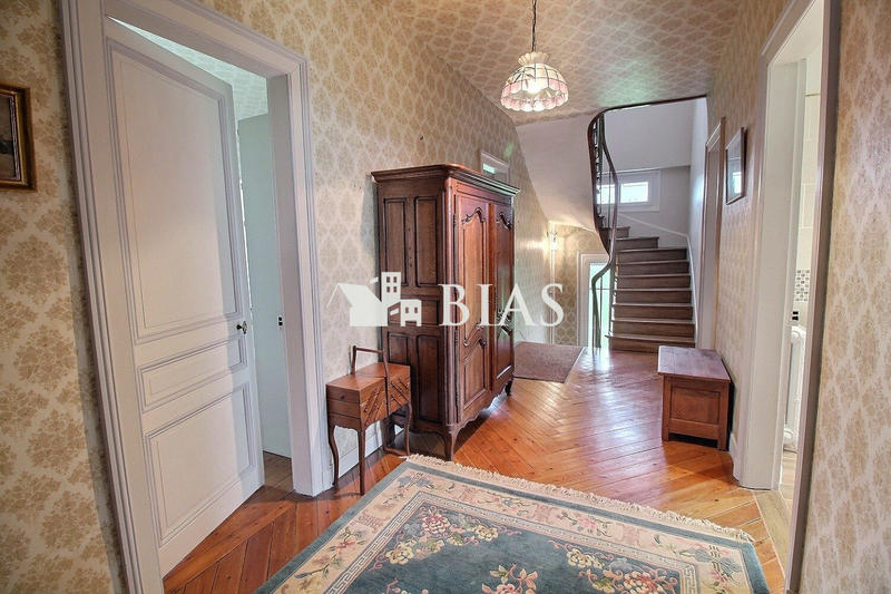 Maison - 300 m² - 12 pièces