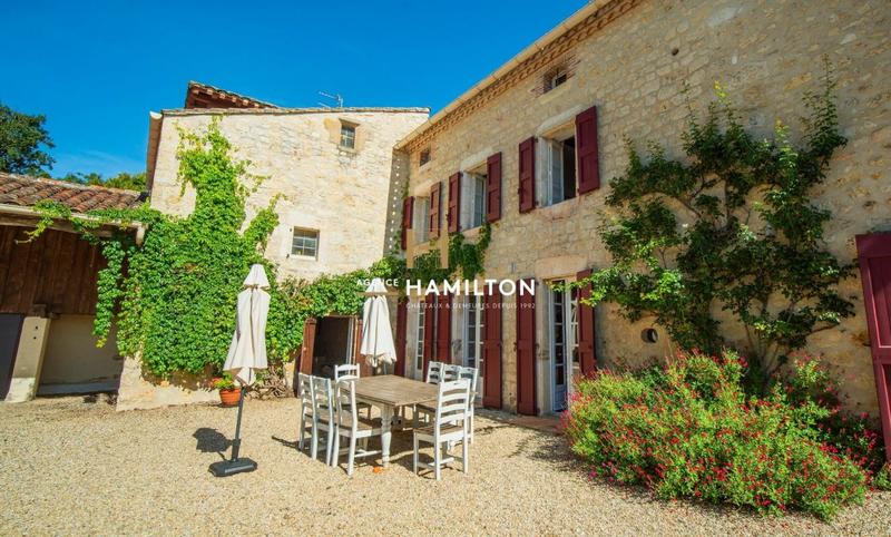 Maison de maîtres - 506 m² - 19 pièces