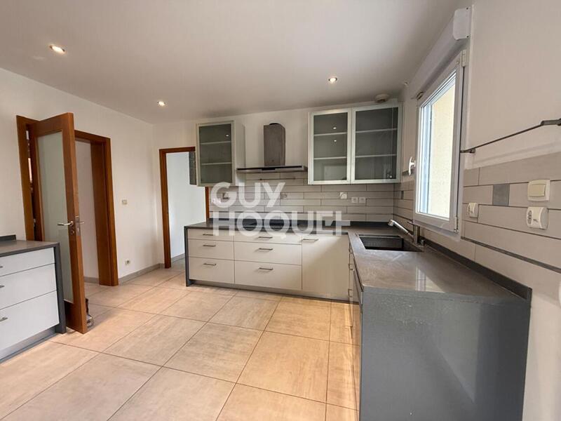 Maison - 181 m² - 7 pièces