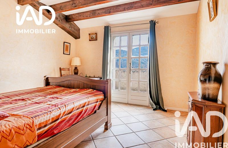 Maison - 250 m² - 5 pièces