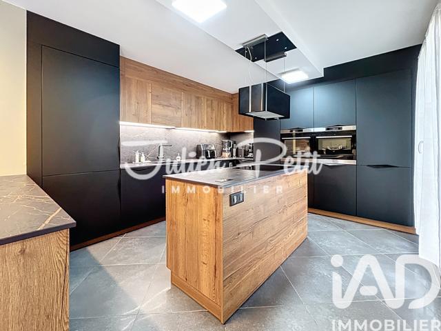 Maison - 170 m² - 8 pièces