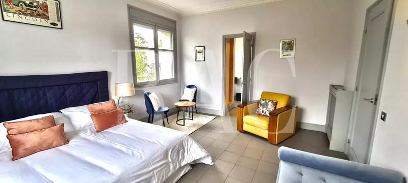 Propriété - 450 m² - 8 pièces