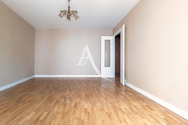 Appartement - 90 m² - 4 pièces