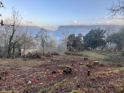 Terrain constructible - 1 075 m²