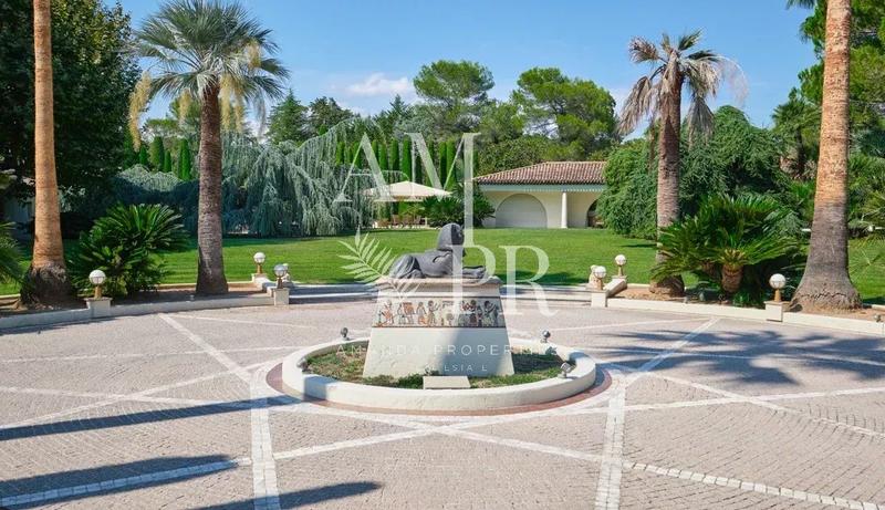 Villa - 520 m² - 10 pièces