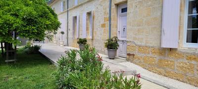 Maison - 420 m² - 10 pièces