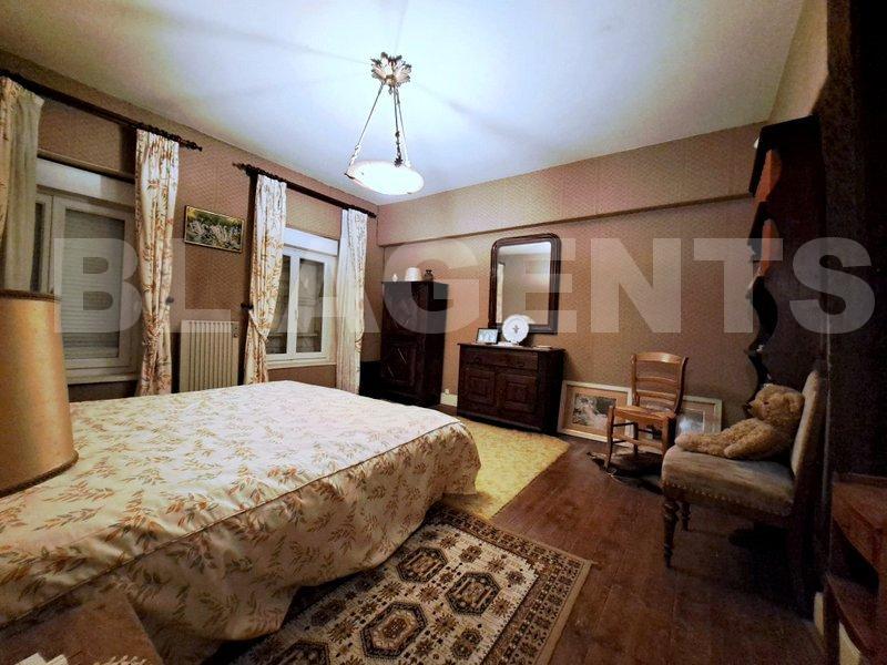 Maison - 300 m² - 7 pièces