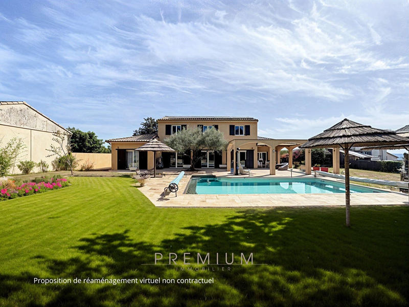 Villa - 217 m² - 6 pièces