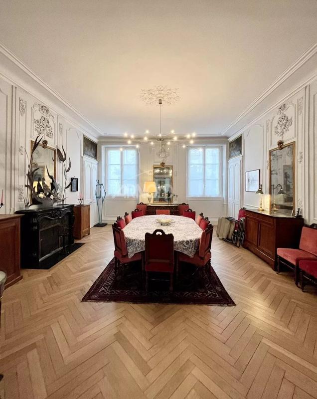 Appartement - 260 m² - 7 pièces