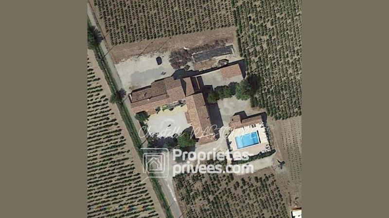 Propriété - 900 m² - 28 pièces