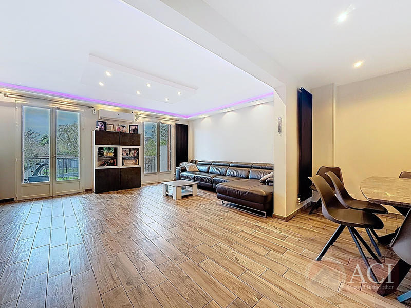 Maison - 97 m² - 5 pièces