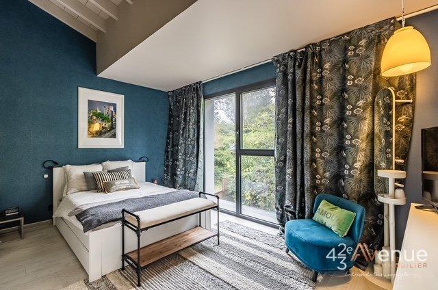 Maison - 250 m² - 8 pièces