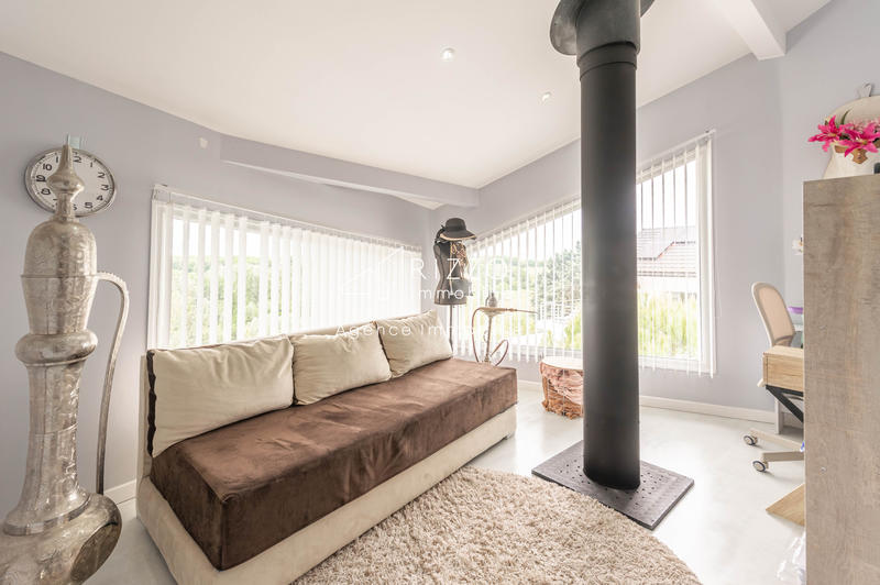 Maison - 242 m² - 8 pièces