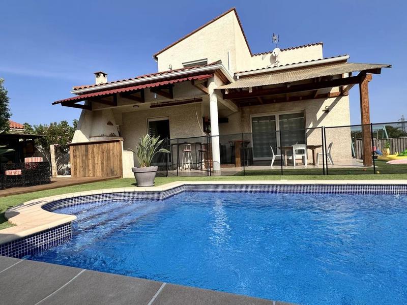 Maison - 180 m² - 8 pièces