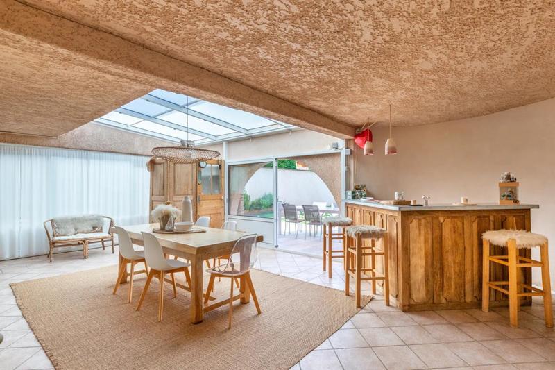 Maison - 221 m² - 6 pièces