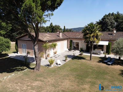 Villa - 300 m² - 10 pièces