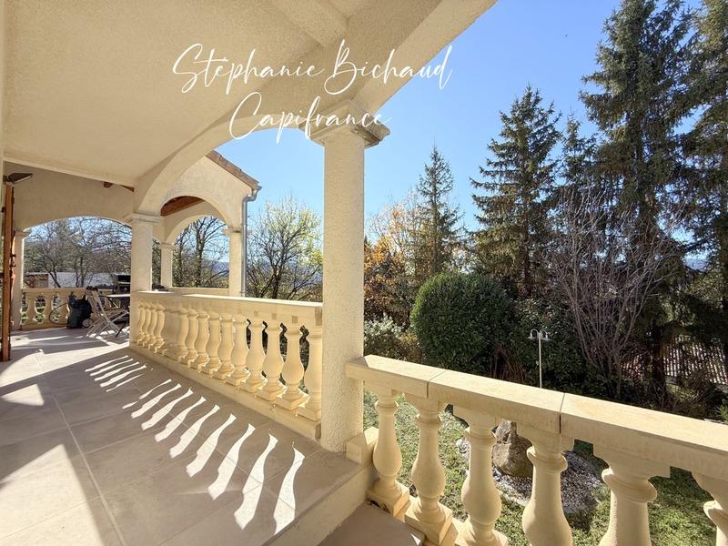 Villa - 205 m² - 6 pièces