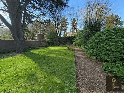 Maison - 306 m² - 10 pièces